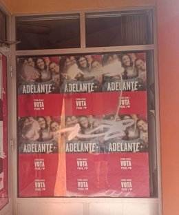 Pintadas en la sede del PSOE en Calanda (Teruel).