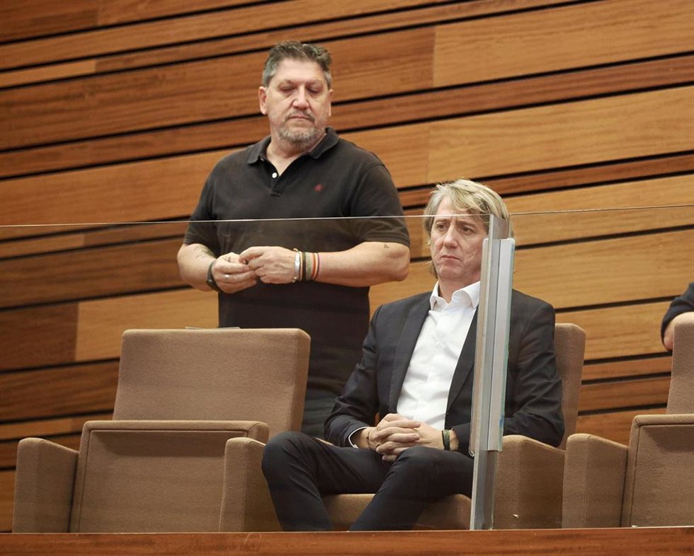 El secretario general del PSOE de Castilla y León, Carlos Martínez, durante el Pleno de las Cortes para informar sobre los incendios forestales en la Comunidad, en el Parlamento autonómico, a 29 de agosto de 2025, en Valladolid, Castilla y León (España)