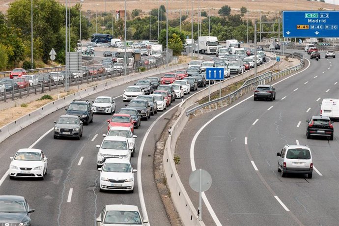 Varios vehículos en la A3 en una foto de archivo. 