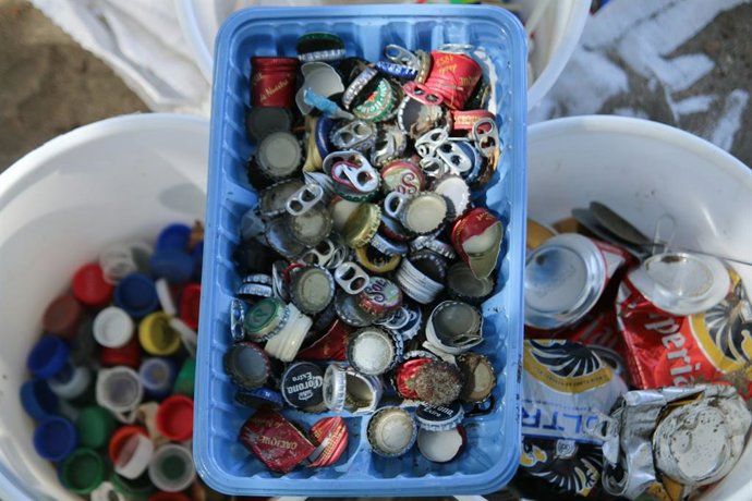 Um espanhol acumula 400 latas na Islândia e descobre quanto dinheiro pode ganhar com elas.
