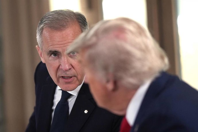 Archivo - 16 June 2025, Canada, Kananaskis: Canadian Prime Minister Mark Carney meets with US President Donald Trump at the Pomeroy Kananaskis Mountain Lodge, ahead of the G7 leaders' summit in Kananaskis. Photo: Darryl Dyck/Canadian Press via ZUMA Press/