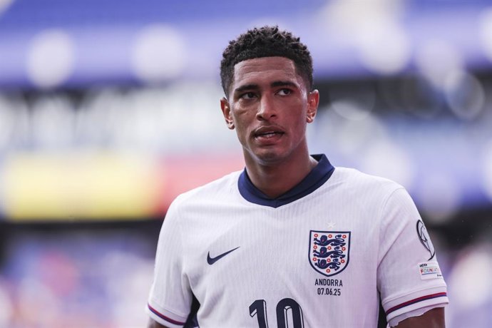 Archivo - Jude Bellingham of England looks on during the UEFA European Qualifiers Grp K MD3, match between Andorra and England at RCDE Stadium on June 07, 2025 in Cornella, Barcelona, Spain.