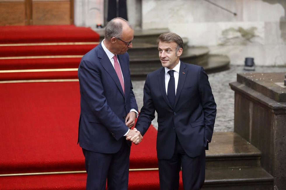 Archivo - El canciller de Alemania, Friedrich Merz, y el presidente de Francia, Emmanuel Macron.