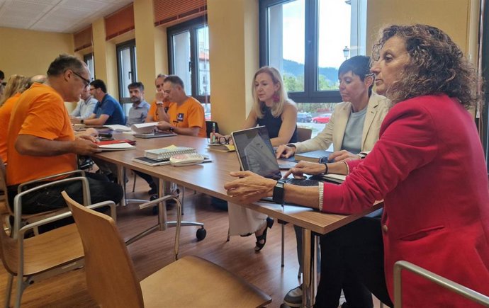 Reunión de la consejera de Educación, Eva Ledo, con representantes de la enseñanza concertada.