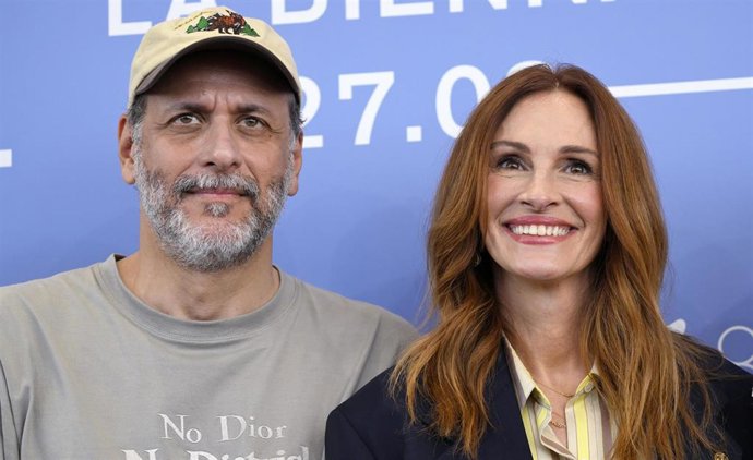 August 29, 2025, Venice, Italy: US actor Julia Roberts (R) and Italian director Luca Guadagnino (L) pose at a photocall for â€?After the Huntâ€ during the 82nd annual Venice International Film Festival, Venice, Italy, 29 August 2025. The 82nd Venice Film 