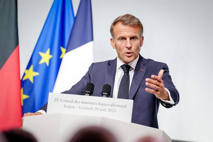 29 August 2025, France, Toulon: French President Emmanuel Macron speaks during a press conference with German Chancellor Friedrich Merz at the Franco-German government meeting on economic and security policy. Photo: Kay Nietfeld/dpa
