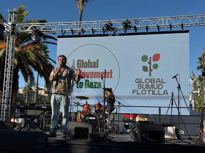 El activista Thiago Ávila durante la presentación de las actividades en apoyo a la Global Sumud Flotilla este viernes en Barcelona