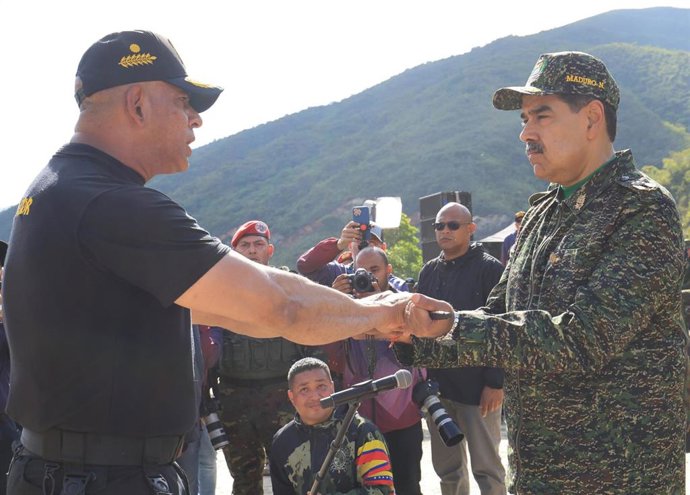 El presidente de Venezuela, Nicolás Maduro, y el ministro de Defensa, Vladimir Padrino López