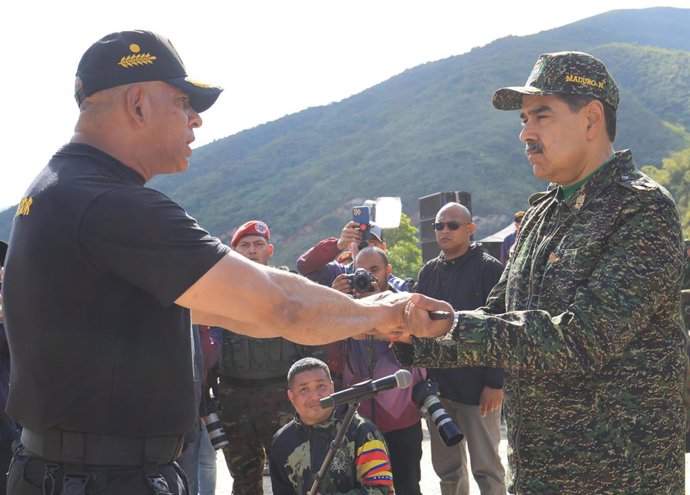 O presidente da Venezuela, Nicolas Maduro, e o ministro da Defesa, Vladimir Padrino Lopez