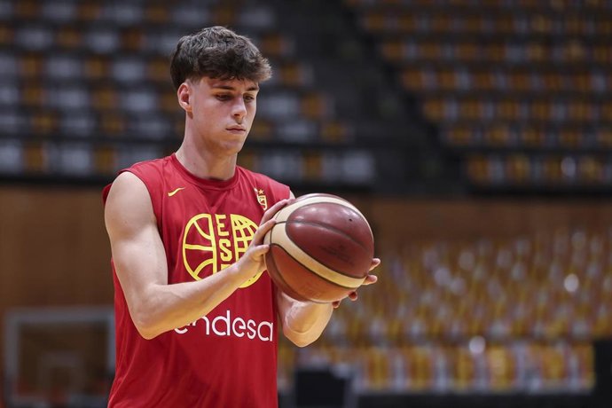 Mario Saint-Supéry, durante un entrenamiento con la selección española.