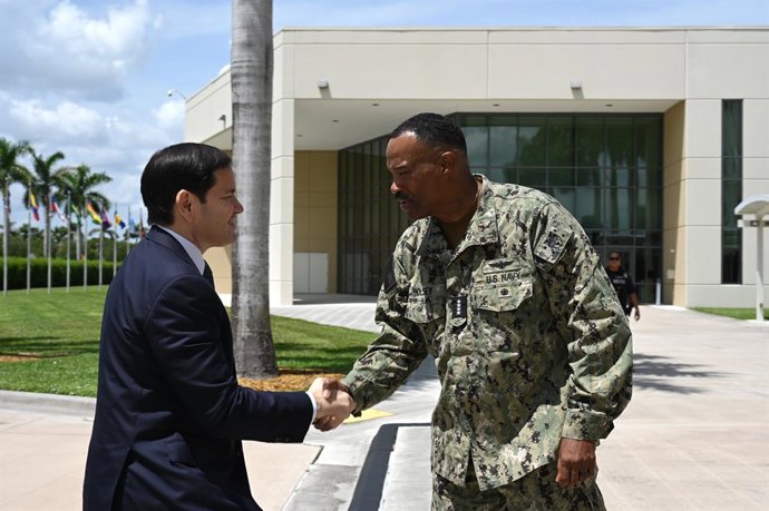 O Secretário de Estado dos EUA, Marco Rubio, visita a sede do Comando Sul na Flórida.