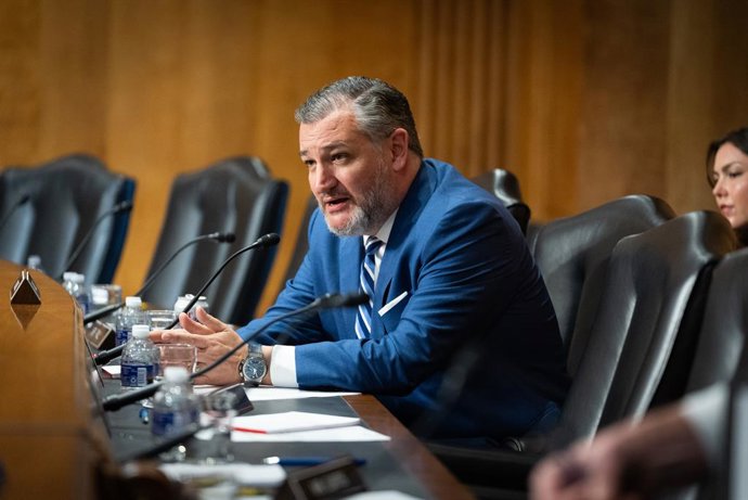 Archivo - 20 de maio de 2025, Washington, Distrito de Columbia, EUA: O senador TED CRUZ (R-TX) questiona o secretário de Estado Marco Rubio enquanto ele depõe perante o Comitê de Relações Exteriores do Senado, em 20 de maio de 2025