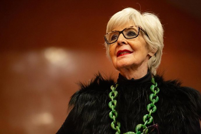 Archivo - La actriz Concha Velasco posa en la presentación de su obra `El Funeral, cuyo director es su hijo Manuel Martínez Velasco, en el Teatro Borràs, en Barcelona (España), a 11 de febrero de 2020.