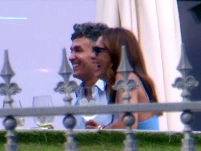 AGUSTÍN ETTIENE Y OLGA MORENO EN LA FIESTA DE DESPEDIDA DE GLORIA CAMILA