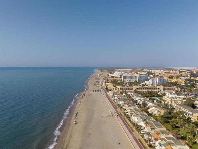 Vista aérea de la costa de Roquetas de Mar (Almería).