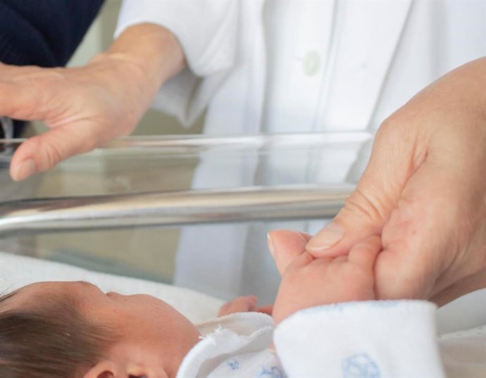 Recién nacido en una imagen de archivo