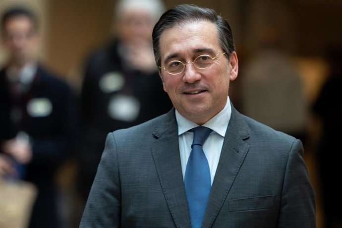 Archivo - El ministro de Asuntos Exteriores, Unión Europea y Cooperación, José Manuel Albares, a su llegada a una sesión de control en el Senado, a 11 de marzo de 2025, en Madrid (España).