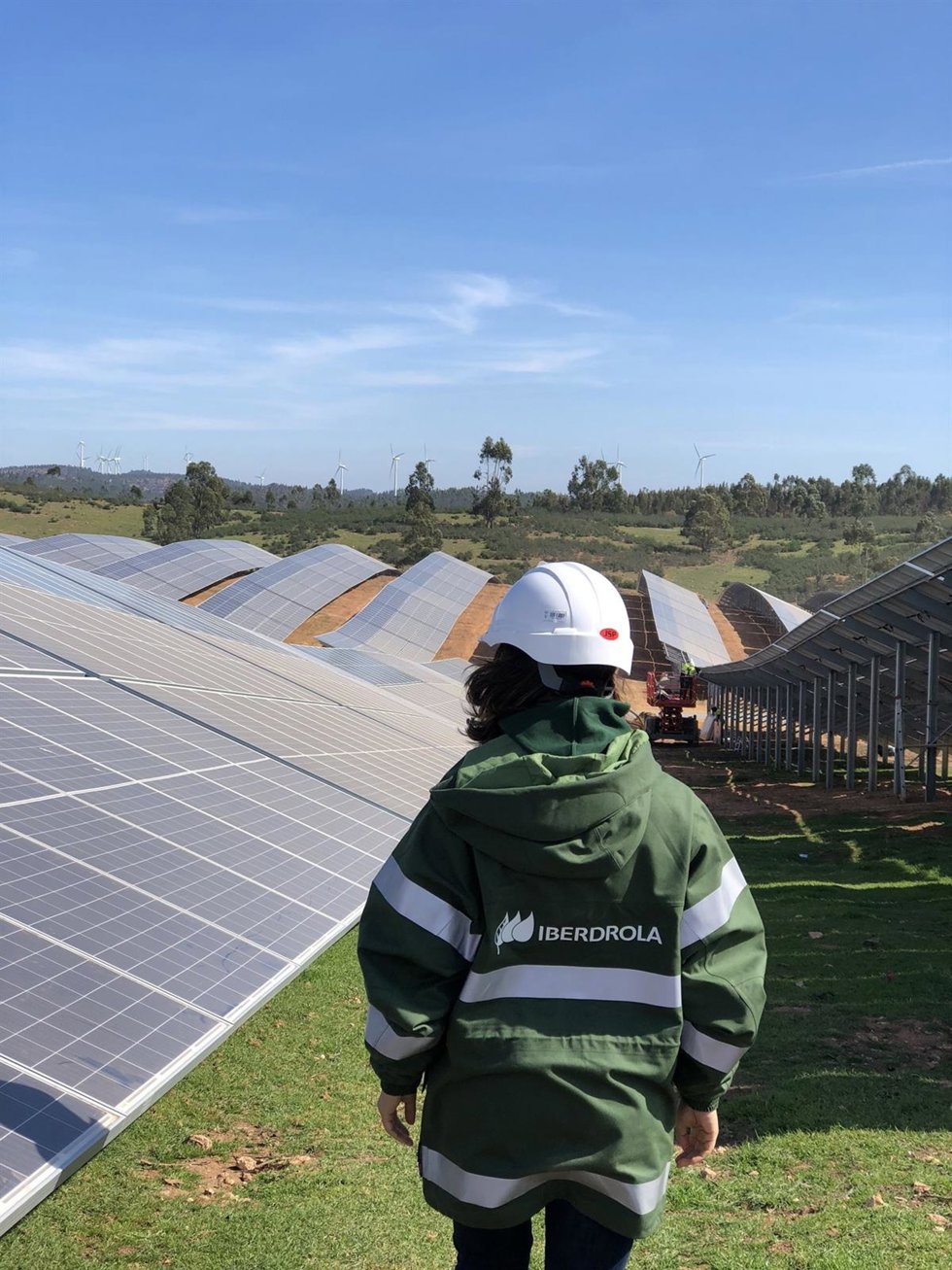 Imagen de archivo de una planta fotovoltaica de Iberdrola