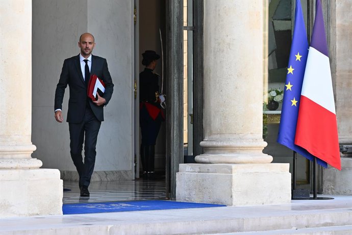27 de agosto de 2025, Paris, Ile-De-France (Região, França): O Ministro da Europa e das Relações Exteriores, Jean-Noel Barrot, deixa o Conselho de Ministros em 27 de agosto de 2025