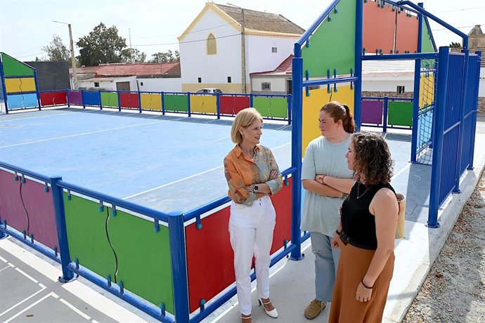 La alcaldesa de Jerez de la Frontera (Cádiz), María José García-Pelayo, visita las nuevas instalaciones en 'El Portal'.