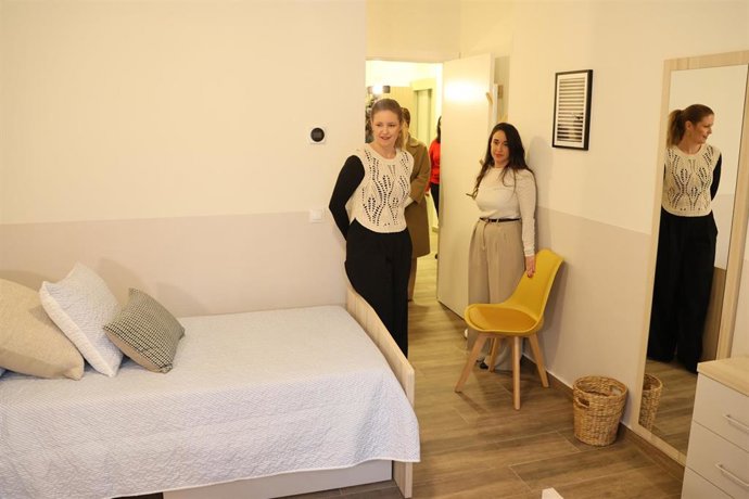 Archivo - La consejera de Familia, Juventud y Asuntos Sociales, Ana Dávila, durante su visita al nuevo centro de crisis 24 horas para mujeres víctimas de violencia sexual, el martes 12 de noviembre de 2024, en Madrid.