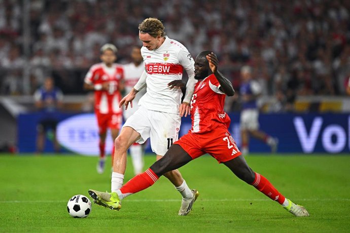 16 August 2025, Baden-Württemberg, Stuttgart: Stuttgart's Nick Woltemade and Bayern Munich's Dayot Upamecano battle for the ball during the German Super Cup soccer match between VfB Stuttgart and FC Bayern Munich at MHPArena. Photo: Tom Weller/dpa - IMPOR