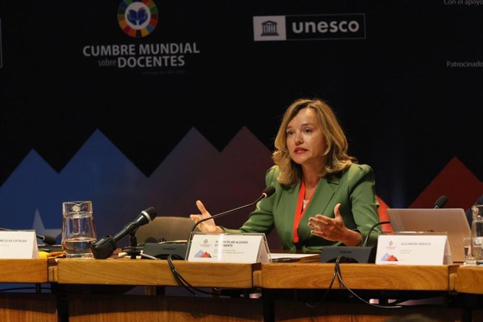 La ministra de Educación, Formación Profesional y Deportes, Pilar Alegría, durante su intervención en la Cumbre Mundial sobre Docentes de la UNESCO, celebrada en Santiago de Chile.