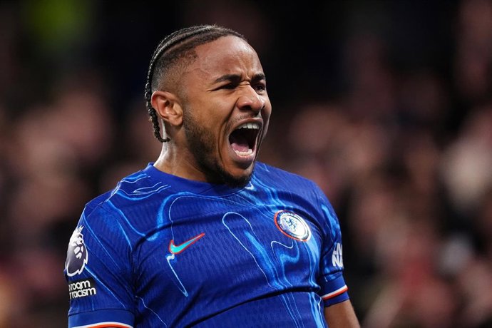 Archivo - 25 February 2025, United Kingdom, London: Chelsea's Christopher Nkunku celebrates scoring their side's first goal of the game during the English Premier League soccer match between Chelsea and Southampton at Stamford Bridge. Photo: John Walton/P