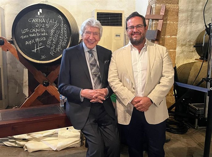 Manuel Alejandro toma de posesión en la Academia de Bellas Artes Santa Cecilia de El Puerto 