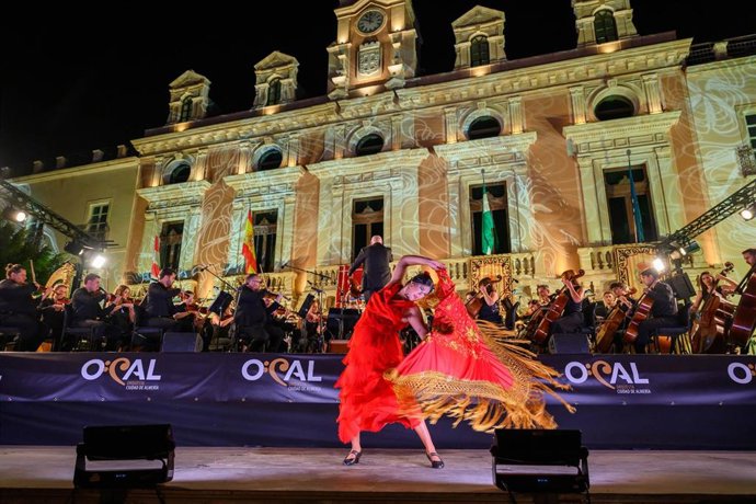 La Orquesta Ciudad de Almería ofrece su concierto extraordinario.
