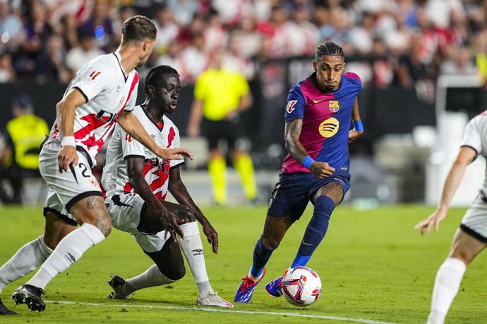 Archivo - Raphael Dias "Raphinha" of FC Barcelona in action during the Spanish league, La Liga EA Sports, football match played between Rayo Vallecano and FC Barcelona at Vallecas stadium on August 27, 2024, in Madrid, Spain.