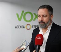 Abascal achaca a Sánchez "tener intereses en las mafias del tráfico de seres humanos"