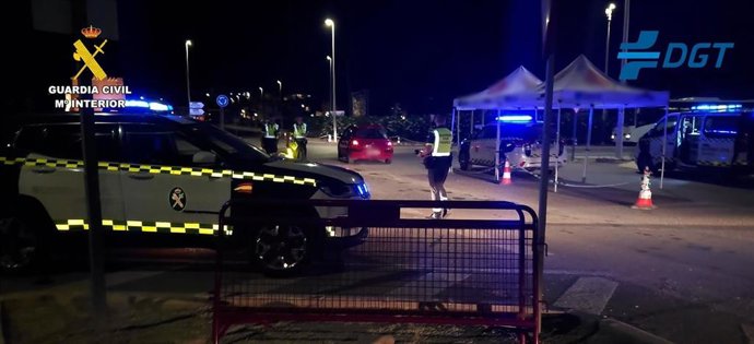 La Guardia Civil realiza más de 2.000 pruebas de alcoholemia y drogas durante la feria de Almería.