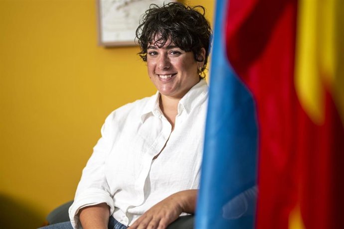 La alcaldesa de Santa Coloma de Gramenet (Barcelona), Mireia González, en una entrevista de Europa Press