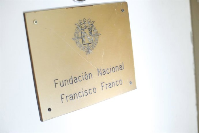 Archivo - Arquivo - Detalhe da placa de entrada na sede da Fundação Francisco Franco, localizada na Avenida Concha Espina, em Madri. A polícia está investigando um possível roubo e o furto de um cofre.