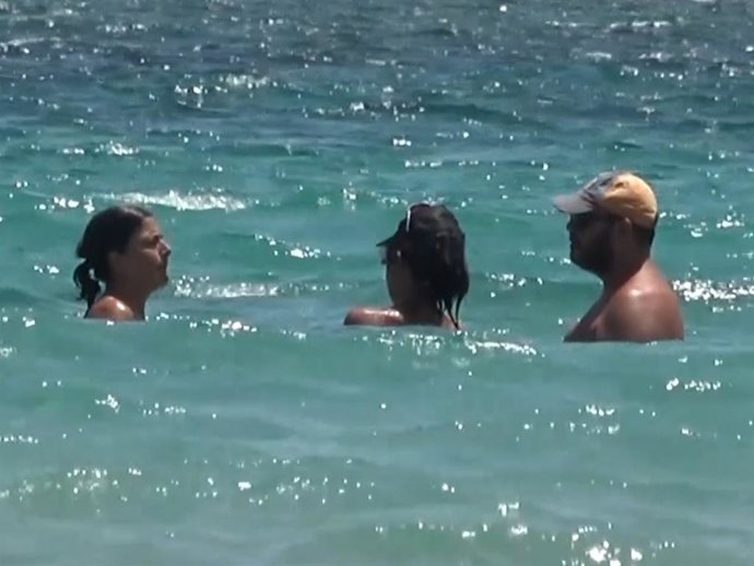 MAITE GALDEANO EN LA PLAYA DE MURCIA