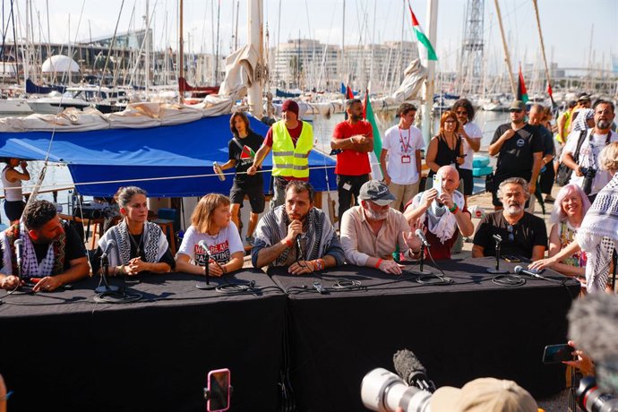 Rueda de prensa en el Moll de la Fusta de Barcelona