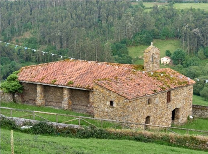 Iglesia de San Adriano, en Castrillón.