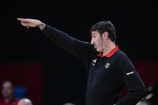 Alex Mumbru, Head coach of Germany gestures during City of Madrid Tournament, basketball match played between Spain and Germany at Madrid Arena on August 21, 2025 in Madrid, Spain.