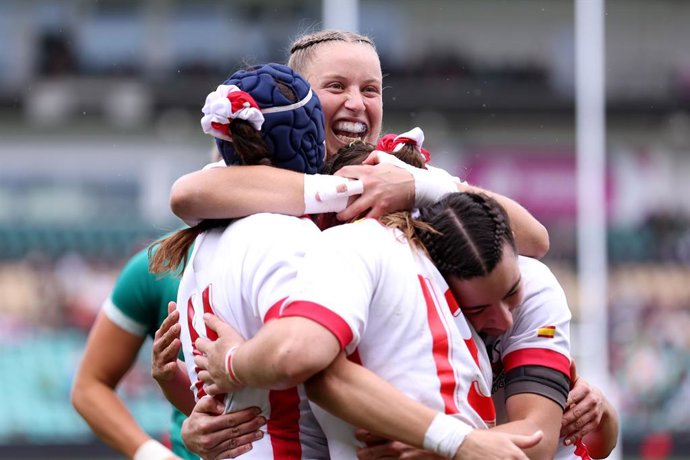 Os jogadores espanhóis comemoram uma de suas tentativas na partida da Copa do Mundo de Rugby 2025 contra a Irlanda.