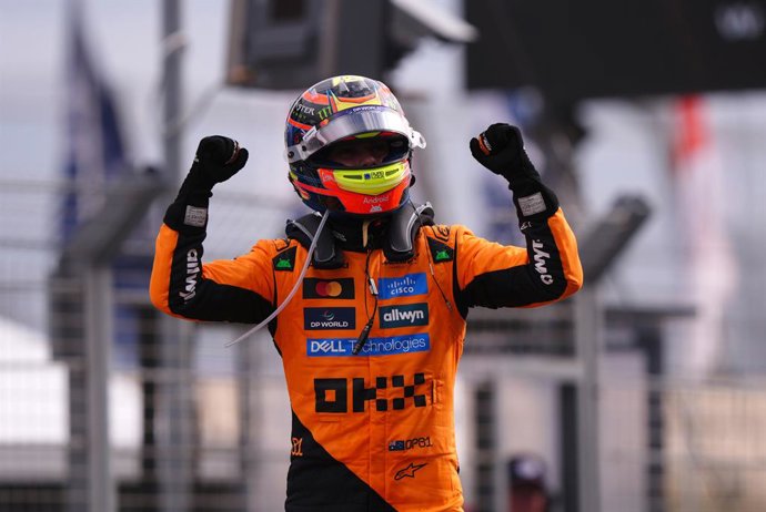 31 August 2025, Netherlands, Zandvoort: Australian Formula One driver Oscar Piastri of the McLaren Team celebrates after winning the Formula One Dutch Grand Prix at Circuit Zandvoort. Photo: Bradley Collyer/PA Wire/dpa
