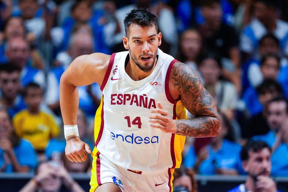 Willy Hernangómez, durante un partido con la selección española.