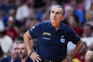 Sergio Scariolo, head coach of Spain looks on during City of Madrid Tournament, basketball match played between Spain and Germany at Madrid Arena on August 21, 2025 in Madrid, Spain.