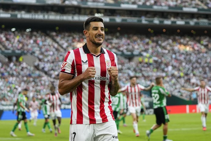 Yuri Berchiche, do Athletic Club, comemora um gol durante a partida de futebol do campeonato espanhol, LaLiga EA Sports, disputada entre Real Betis e Athletic Club no estádio La Cartuja em 31 de agosto de 2025, em Sevilha, Espanha.
