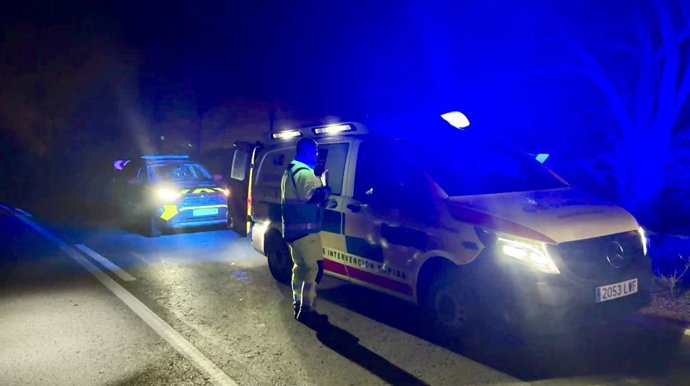 Archivo - Efectivos de emergencias a la altura de Loeches