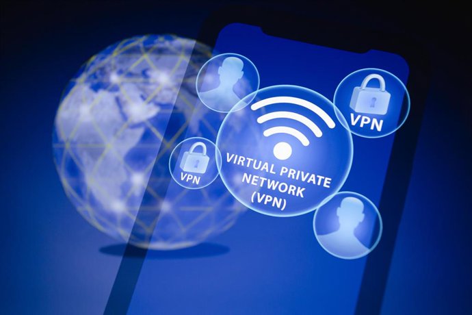 Archivo - November 12, 2023, Asuncion, Paraguay: Visual representation of virtual private network (VPN) is displayed on a smartphone in front of nodes connected around planet Earth.