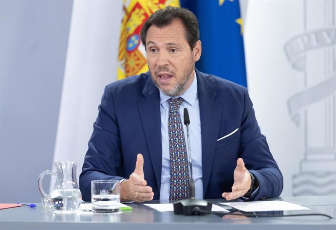 Archivo - l ministro de Transportes y Movilidad Sostenible, Óscar Puente , durante una rueda de prensa tras el Consejo de Ministros, a 29 de julio de 2025, en Madrid (España). 