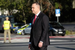 August 15, 2025, Warsaw, Warsaw, Poland: Warszawa 15.08.2025 Zlozenie przez Prezydenta RP Karola Nawrockiego wienca przed Pomnikiem Marszalka Jozefa Pilsudskiego..Warsaw, August 15, 2025..Polish Army Day -.. The President of the Republic of Poland, Karol 