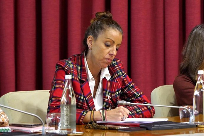 Archivo - La concejala de VOX en el Ayuntamiento de Logroño, María Jiménez, en un pleno municipal.