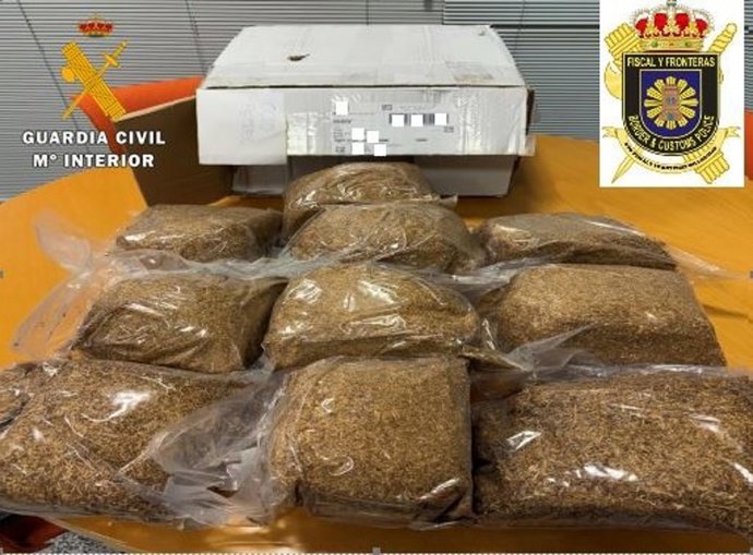 Paquetes de picadura de tabaco intervenidos por la Guardia Civil.